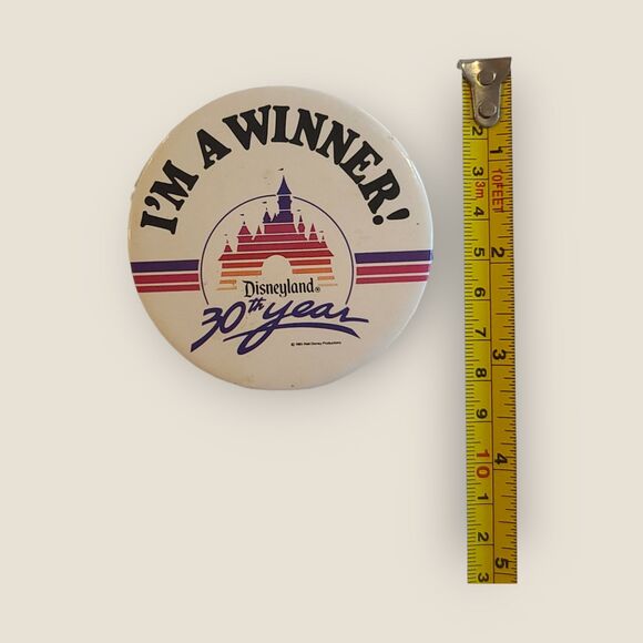 Retro 1985 Vintage Disneyland I'm a Winner 30th Year Button Pin Brooch - Picture 6 of 6